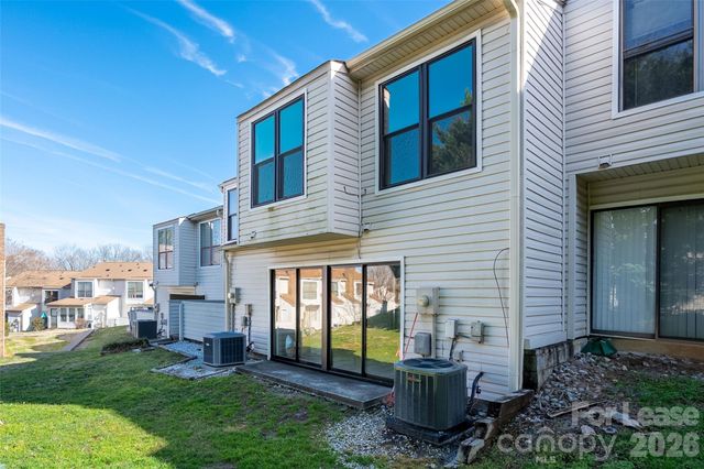 10943 Carmel Crossing Road, Charlotte, NC 28226