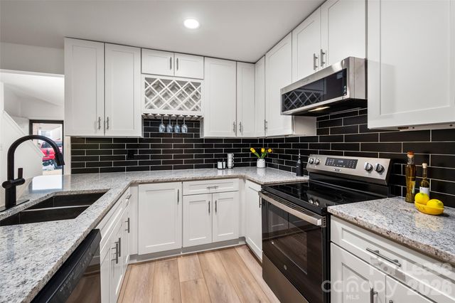 10943 Carmel Crossing Road, Charlotte, NC 28226