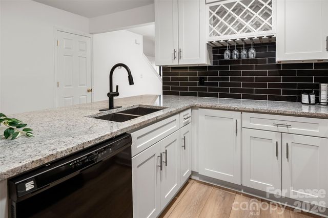 10943 Carmel Crossing Road, Charlotte, NC 28226