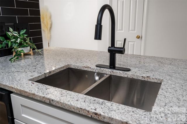 10943 Carmel Crossing Road, Charlotte, NC 28226