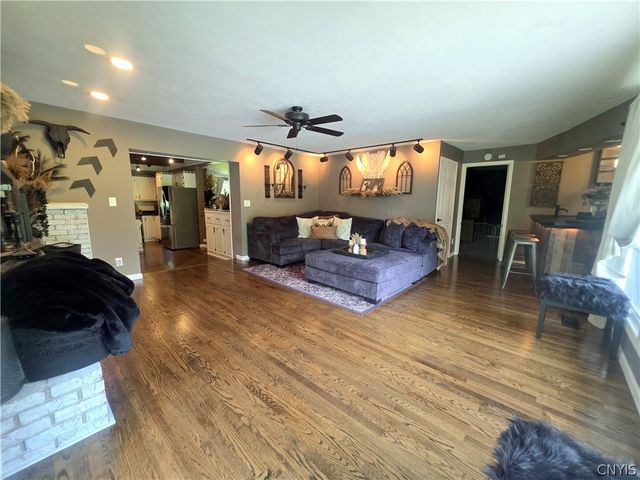 5046 Bradbury Drive, Onondaga, NY 13215