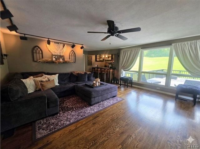 5046 Bradbury Drive, Onondaga, NY 13215