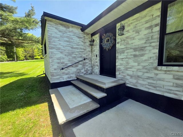 5046 Bradbury Drive, Onondaga, NY 13215