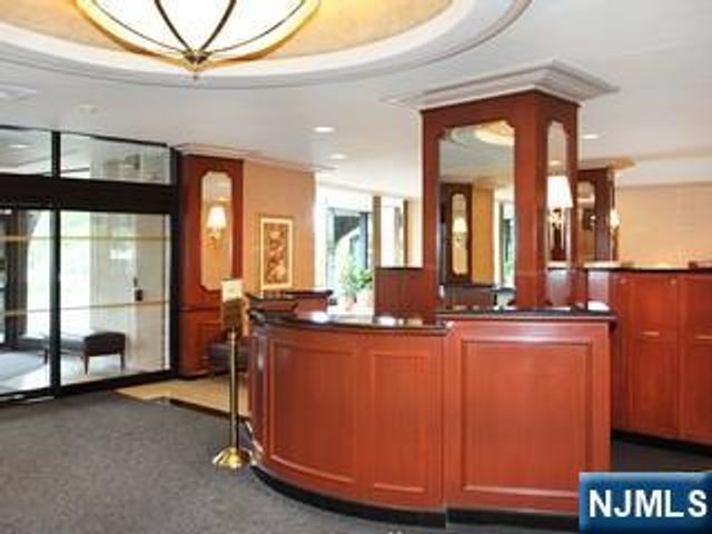 2000 Linwood Avenue 9E, Fort Lee, NJ 07024