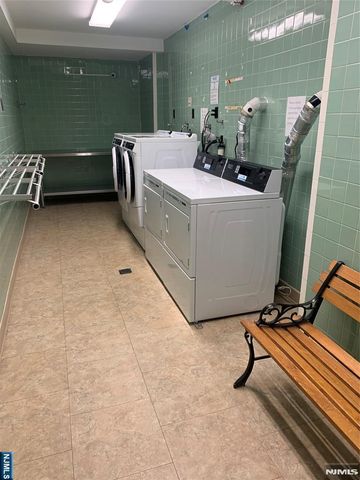 2000 Linwood Avenue 9E, Fort Lee, NJ 07024