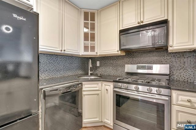 2000 Linwood Avenue 9E, Fort Lee, NJ 07024