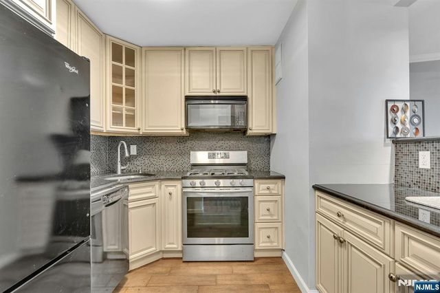 2000 Linwood Avenue 9E, Fort Lee, NJ 07024