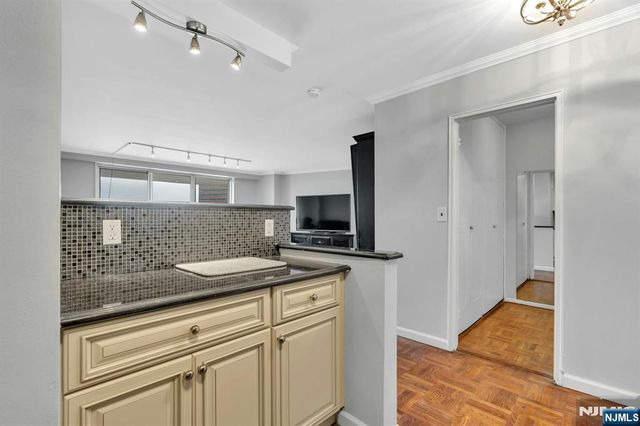 2000 Linwood Avenue 9E, Fort Lee, NJ 07024