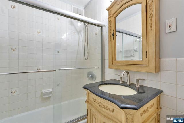 2000 Linwood Avenue 9E, Fort Lee, NJ 07024