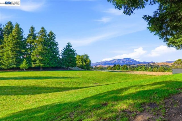 44 Summer Hill Ct, Danville, CA 94526