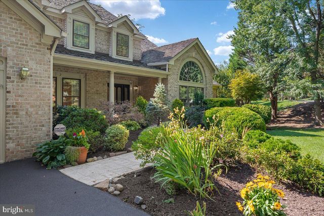 1358 LAKE FOREST CT, Reston, VA 20194