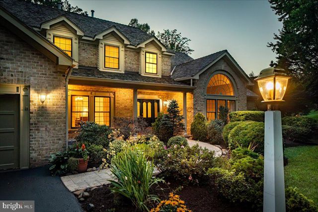 1358 LAKE FOREST CT, Reston, VA 20194