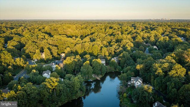 1358 LAKE FOREST CT, Reston, VA 20194