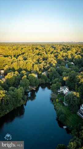 1358 LAKE FOREST CT, Reston, VA 20194
