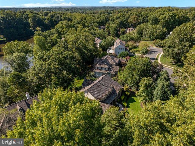 1358 LAKE FOREST CT, Reston, VA 20194