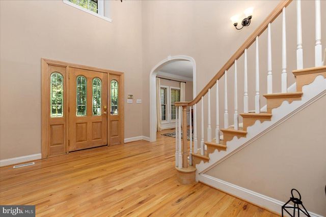 1358 LAKE FOREST CT, Reston, VA 20194