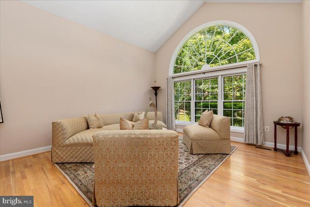 1358 LAKE FOREST CT, Reston, VA 20194