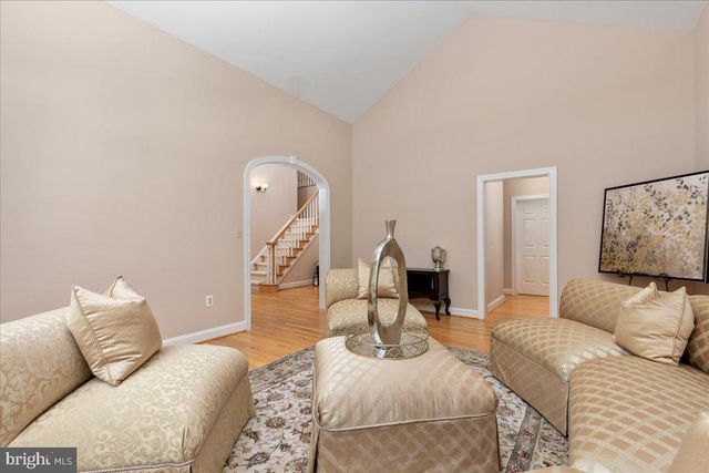 1358 LAKE FOREST CT, Reston, VA 20194