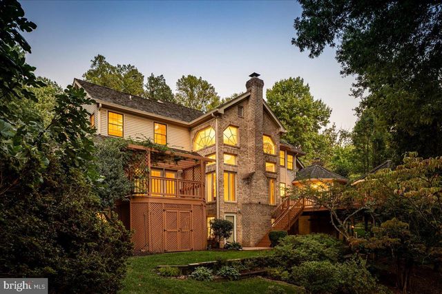 1358 LAKE FOREST CT, Reston, VA 20194