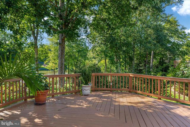 1358 LAKE FOREST CT, Reston, VA 20194