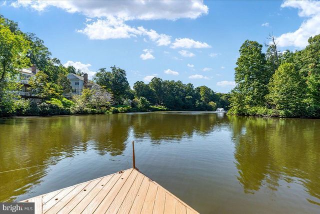 1358 LAKE FOREST CT, Reston, VA 20194