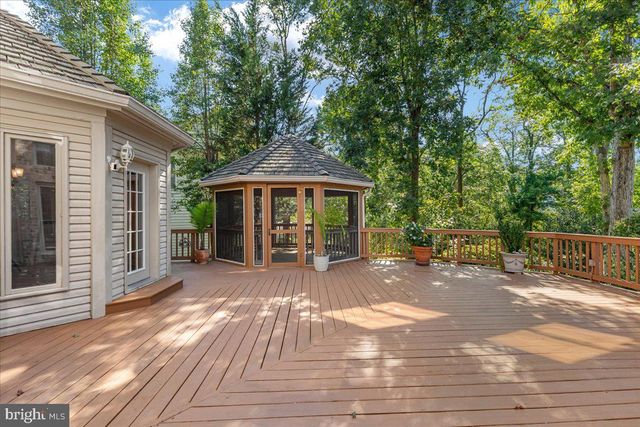 1358 LAKE FOREST CT, Reston, VA 20194