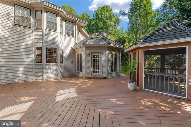 1358 LAKE FOREST CT, Reston, VA 20194