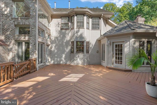 1358 LAKE FOREST CT, Reston, VA 20194