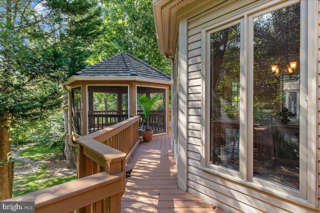 1358 LAKE FOREST CT, Reston, VA 20194