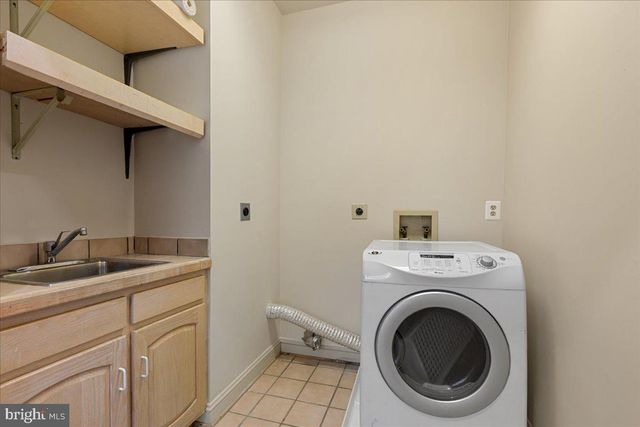 1358 LAKE FOREST CT, Reston, VA 20194