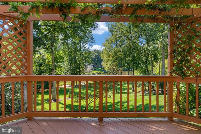 1358 LAKE FOREST CT, Reston, VA 20194