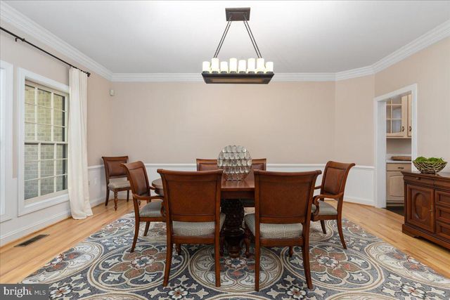 1358 LAKE FOREST CT, Reston, VA 20194