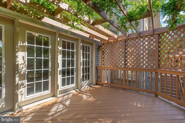 1358 LAKE FOREST CT, Reston, VA 20194