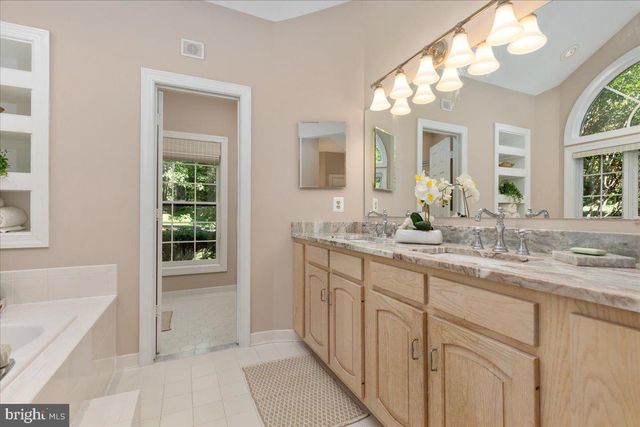 1358 LAKE FOREST CT, Reston, VA 20194