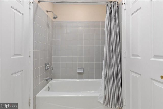 1358 LAKE FOREST CT, Reston, VA 20194