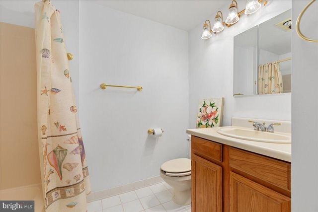 1358 LAKE FOREST CT, Reston, VA 20194