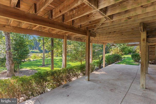 1358 LAKE FOREST CT, Reston, VA 20194