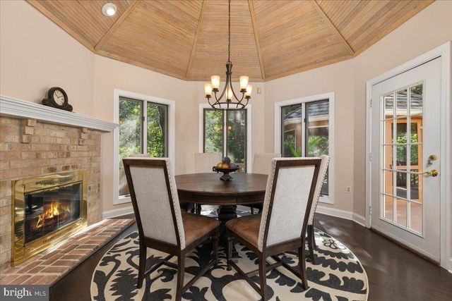 1358 LAKE FOREST CT, Reston, VA 20194