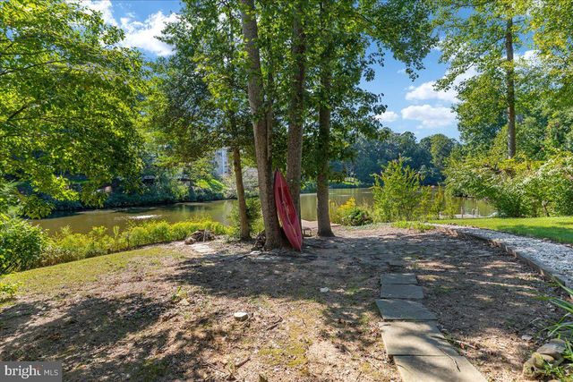 1358 LAKE FOREST CT, Reston, VA 20194