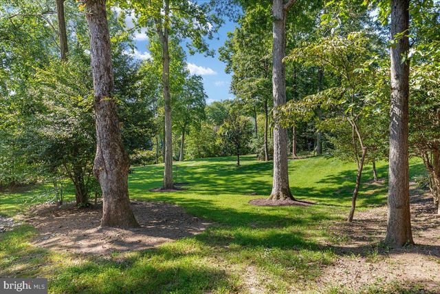1358 LAKE FOREST CT, Reston, VA 20194