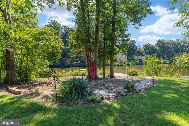 1358 LAKE FOREST CT, Reston, VA 20194