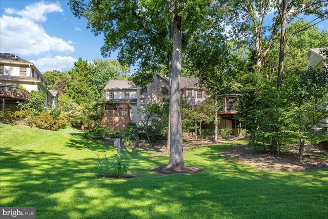 1358 LAKE FOREST CT, Reston, VA 20194