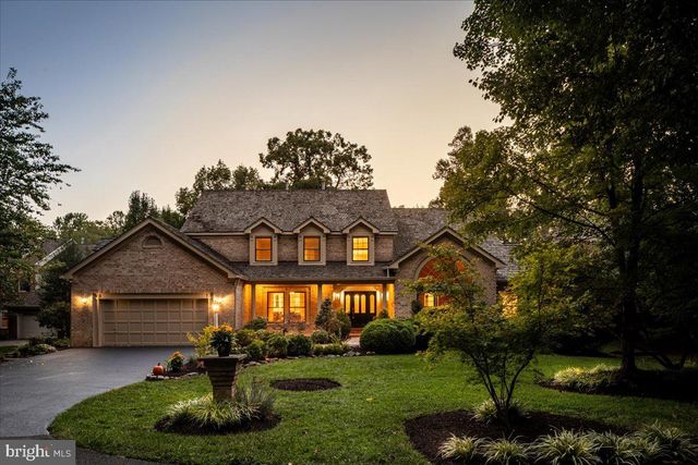 1358 LAKE FOREST CT, Reston, VA 20194