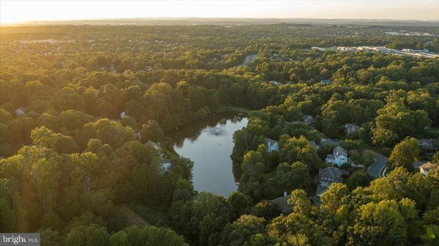 1358 LAKE FOREST CT, Reston, VA 20194