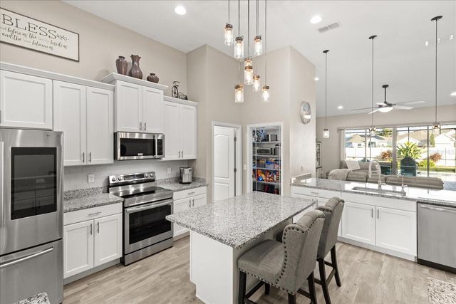 303 LAKE MARIANA PLACE, Auburndale, FL 33823