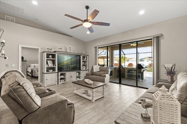 303 LAKE MARIANA PLACE, Auburndale, FL 33823