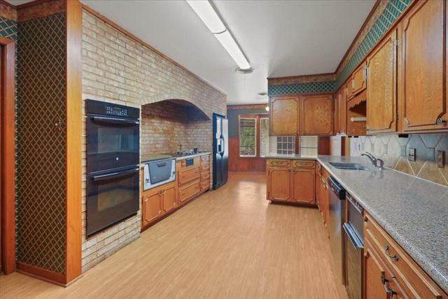 115 Valley Drive, Liberty, TX 77575