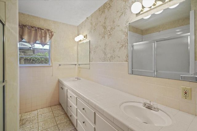 115 Valley Drive, Liberty, TX 77575