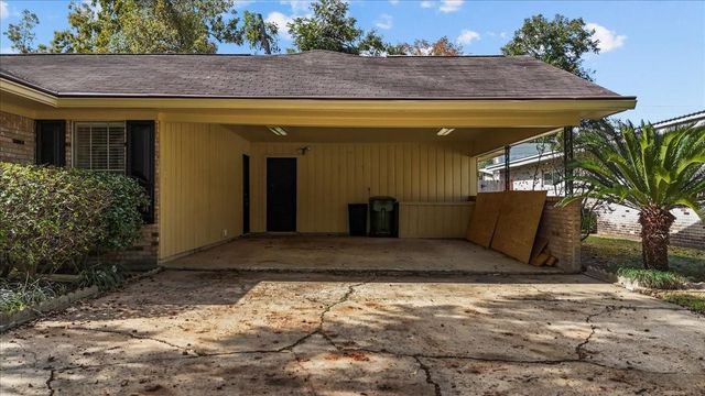 115 Valley Drive, Liberty, TX 77575