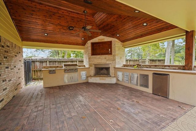 115 Valley Drive, Liberty, TX 77575